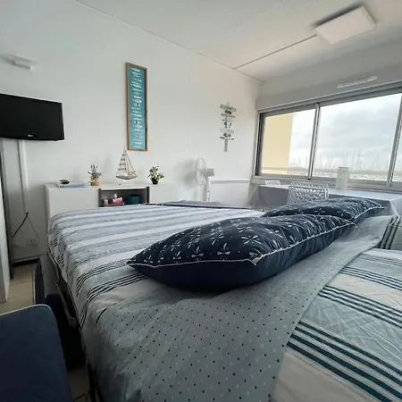 Cap D Studio , Wifi , Parking Prive , Vue Port アパート *
